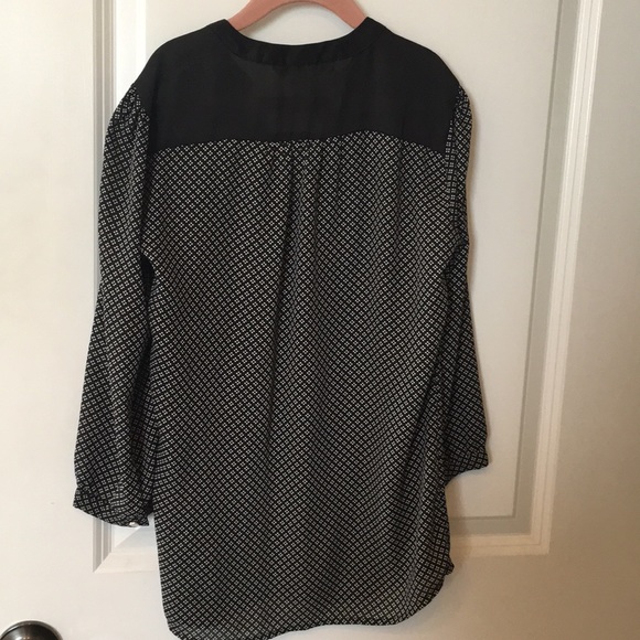 Black and white blouse - Picture 2 of 2